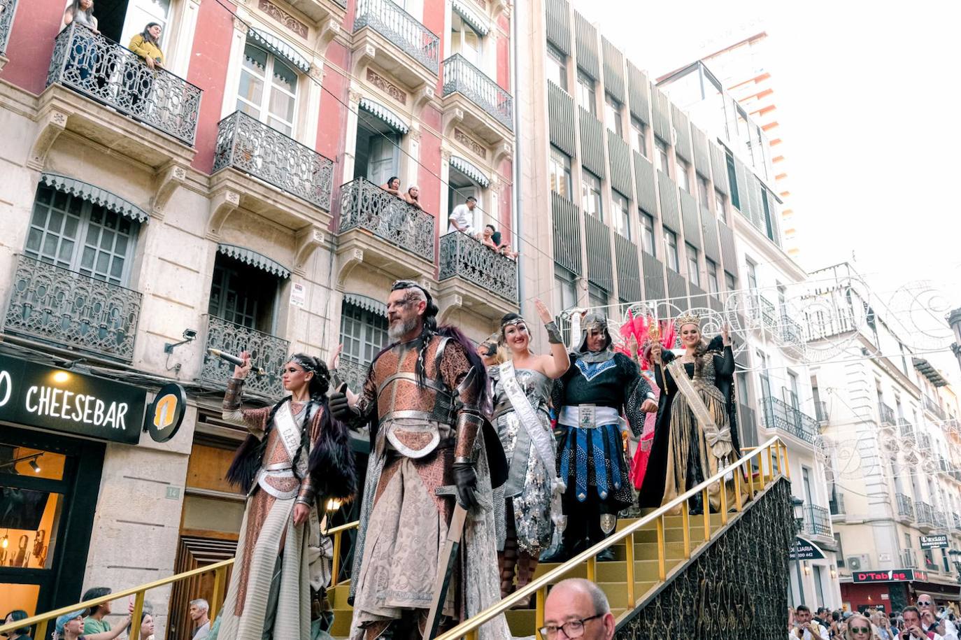 El mundo se une en torno a las Hogueras de Alicante