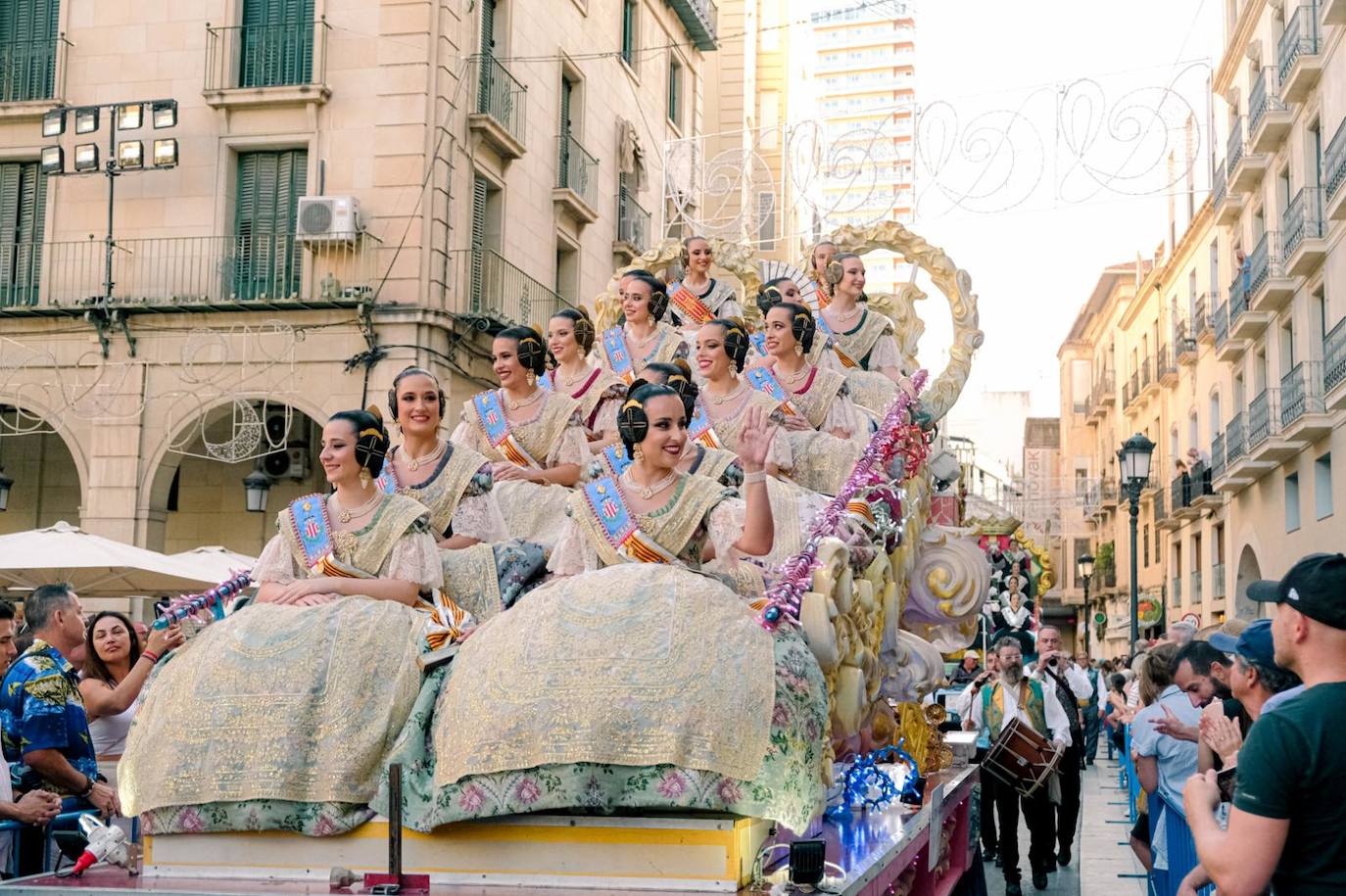 El mundo se une en torno a las Hogueras de Alicante