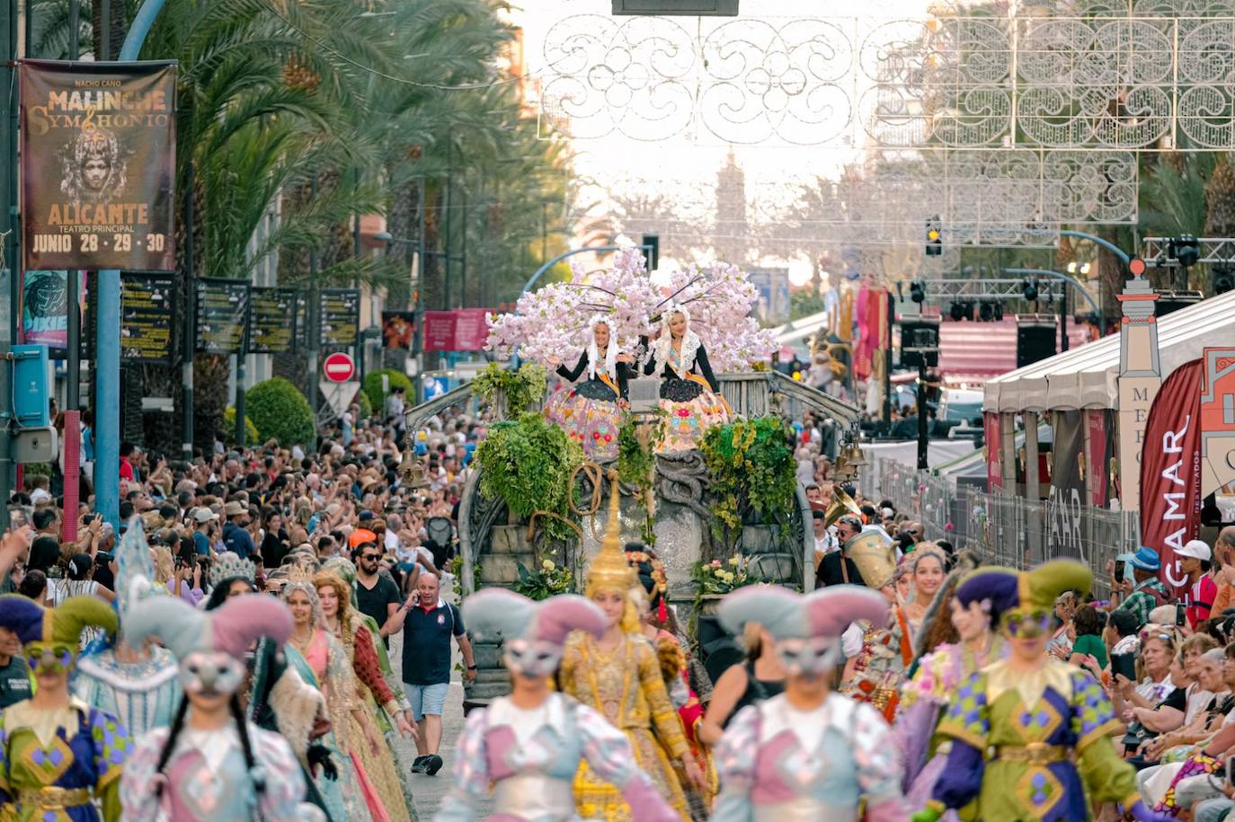 El mundo se une en torno a las Hogueras de Alicante