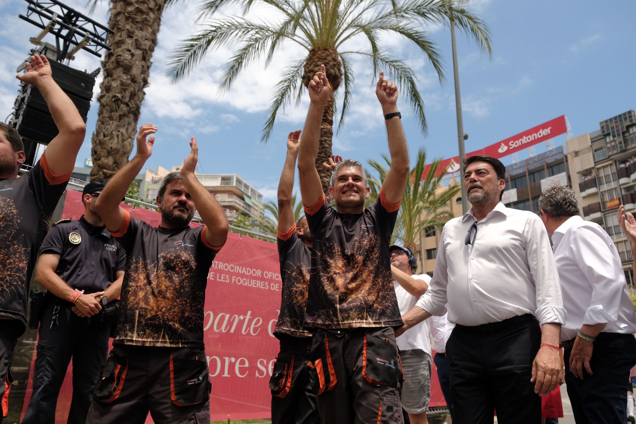 Así ha sido foto a foto la mascletà del 24 de junio