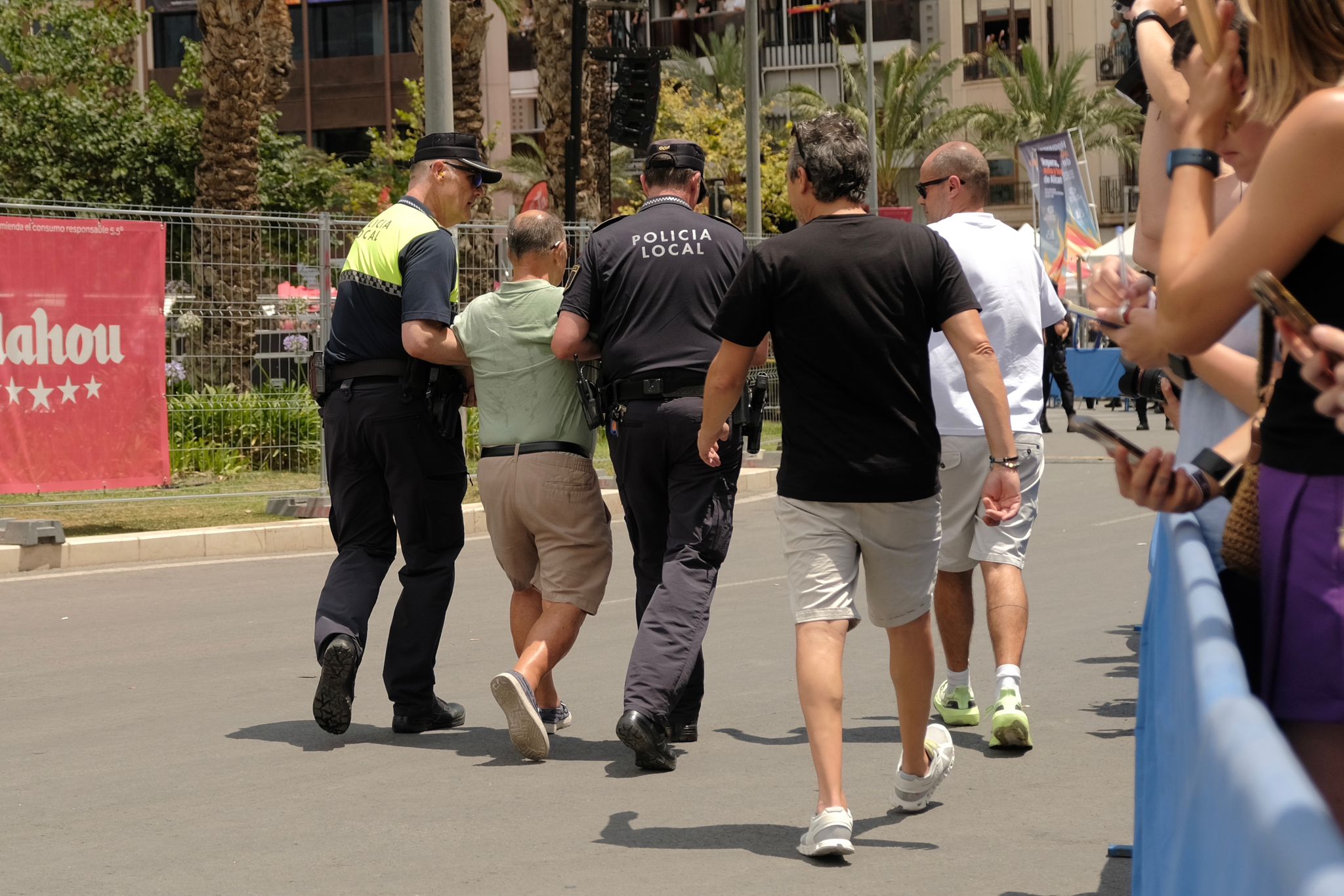 Así ha sido foto a foto la mascletà del 24 de junio