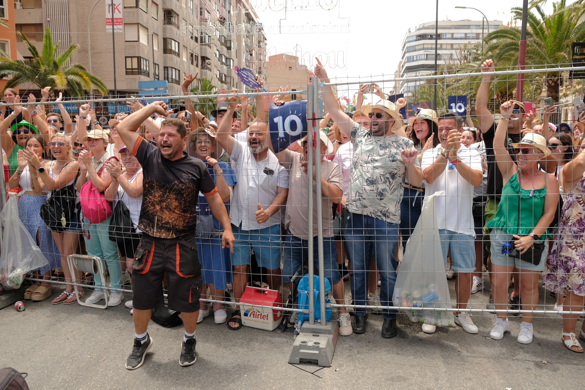 Así ha sido foto a foto la mascletà del 24 de junio