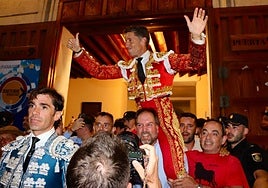 Manuel Escribano sale a hombros en su tarde en Alicante.