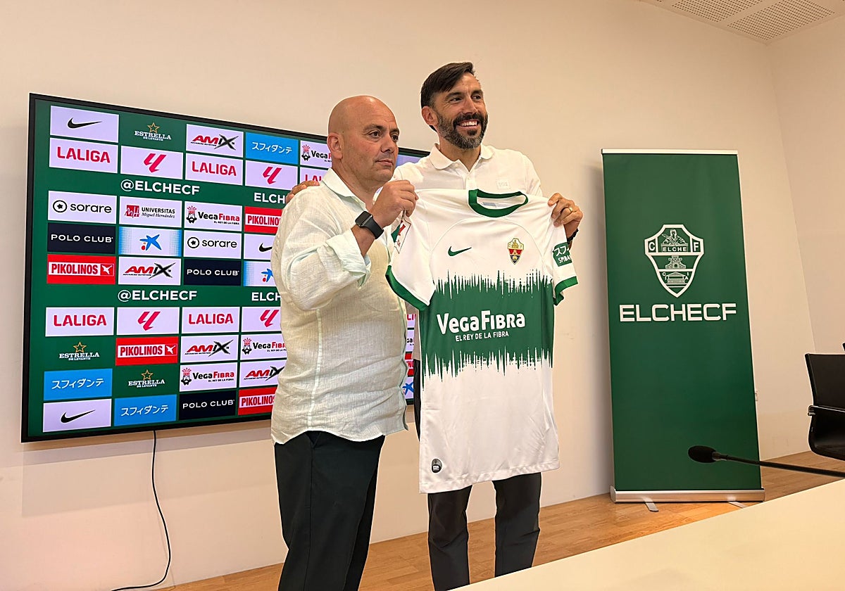 Chema Aragón y Eder Sarabia, en la sala de prensa del Martínez Valero.