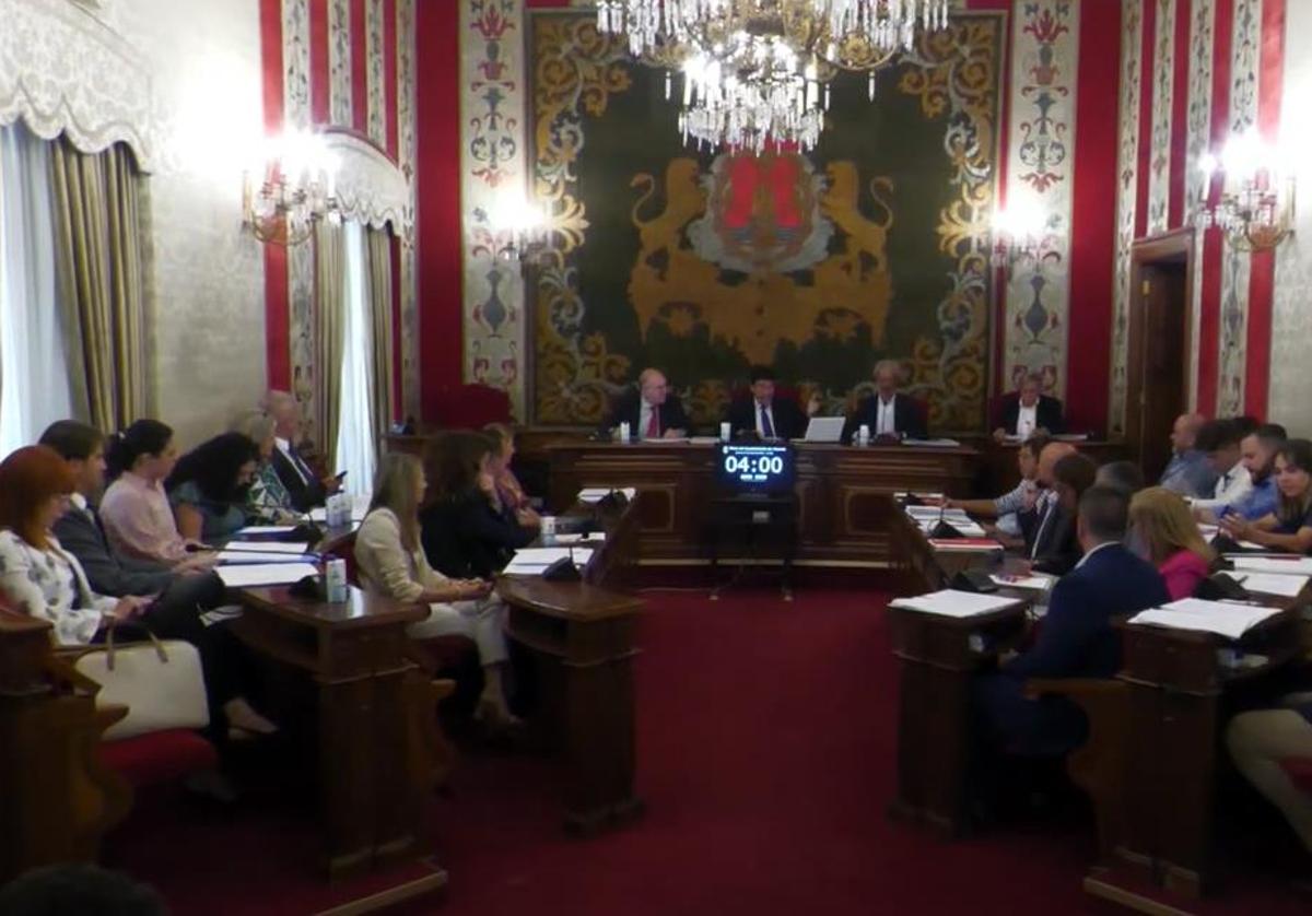 Momento del pleno de este jueves en el Ayuntamiento de Alicante.