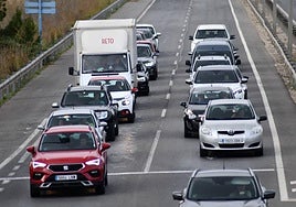 Tráfico en la avenida de la Universidad en Alicante.