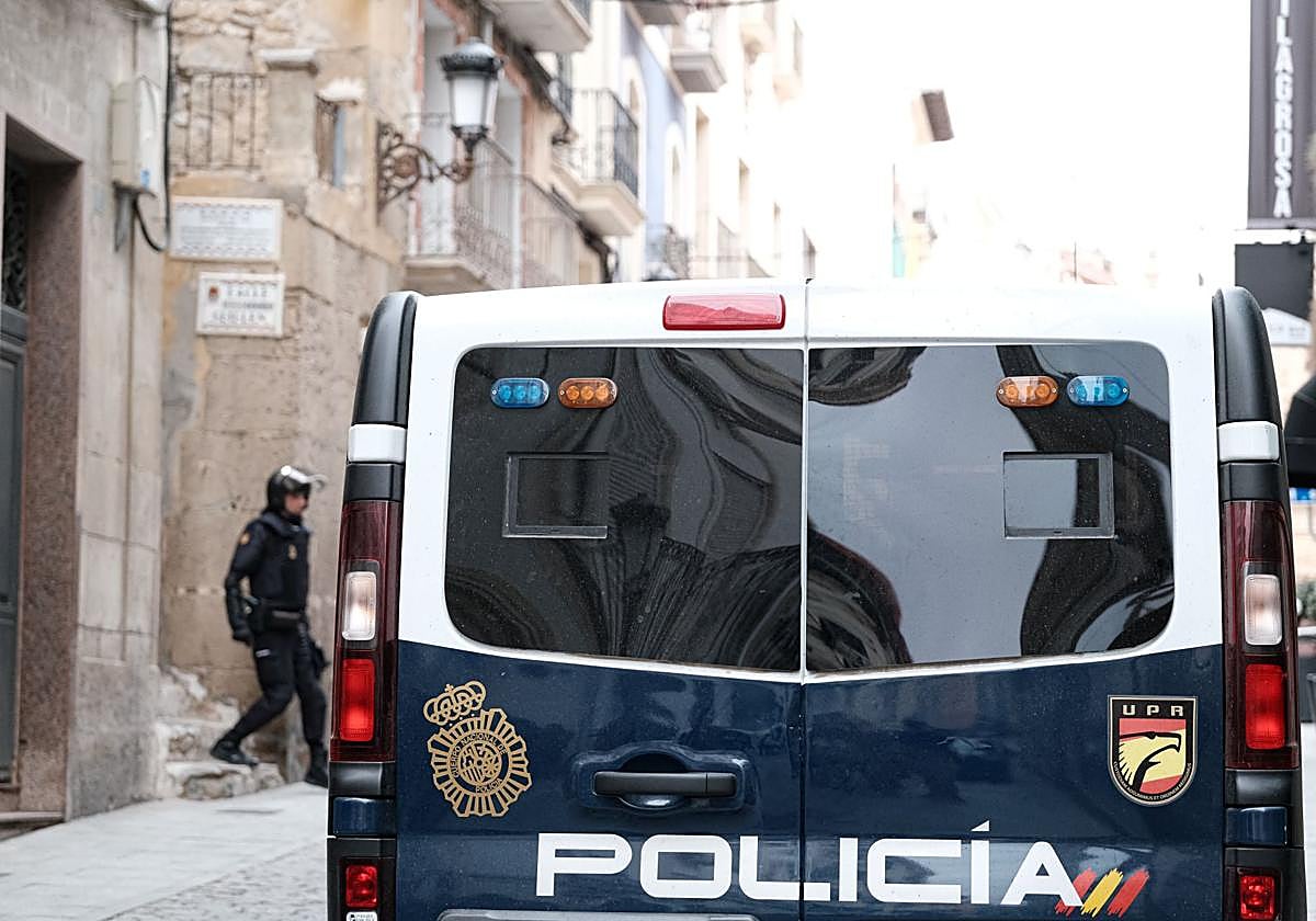 Imagen de archivo de una furgoneta de la UPR de la Policía Nacional de Alicante.