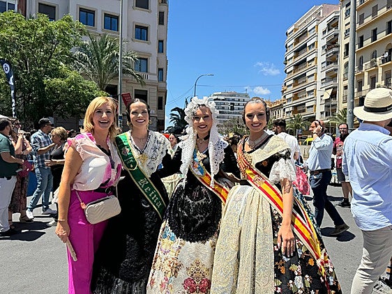 Salomé Pradas durante la mascletà de Alicante