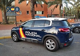 Coche patrulla en la Comisaría de Elche.