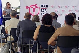 Nuria Montes, consellera de Innovación y Turismo de la C. Valenciana explicando el proyecto