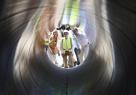 La consellera de Infraestructuras, Salomé Pradas; el presidente de la Junta Central, Ángel Urbina, y el presidente de la Generalitat, Carlos Mazón.