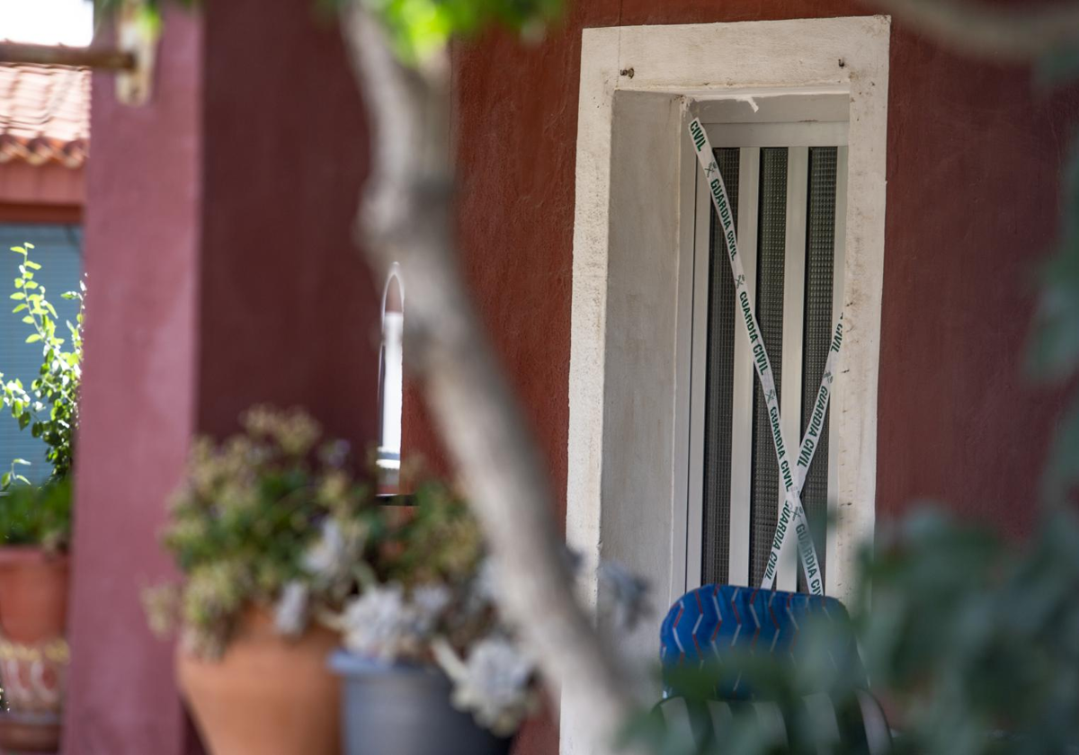 La vivienda de Villena donde se han hallado los dos cadáveres.