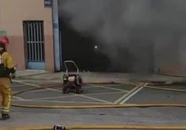 Imágenes del incendio de la nave industrial en Elche.