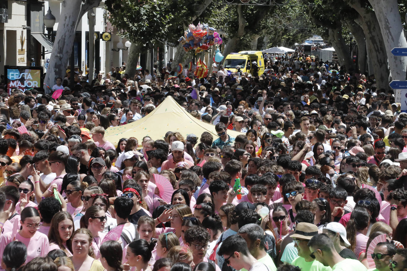 El chupinazo abre la Festa Major de Dénia