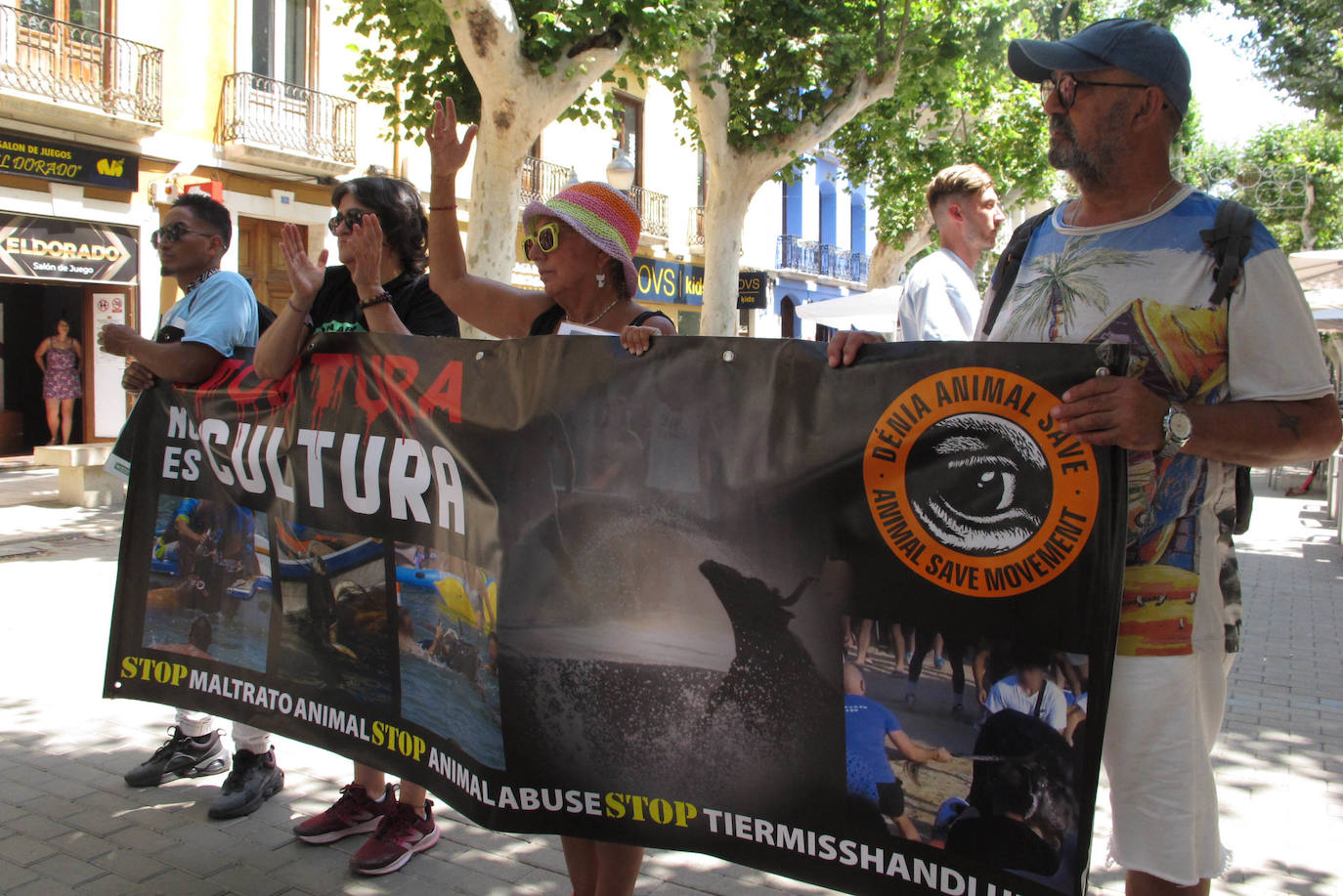 Manifestación animalista en Dénia contra els &#039;Bous a la mar&#039;