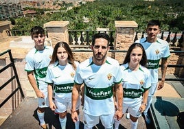 Imagen difundida por el Elche de su nueva camiseta.