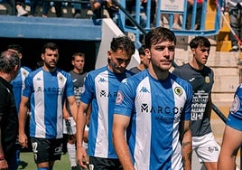 Juanmi García, en primer término, antes de enfrentarse a la Peña Deportiva.