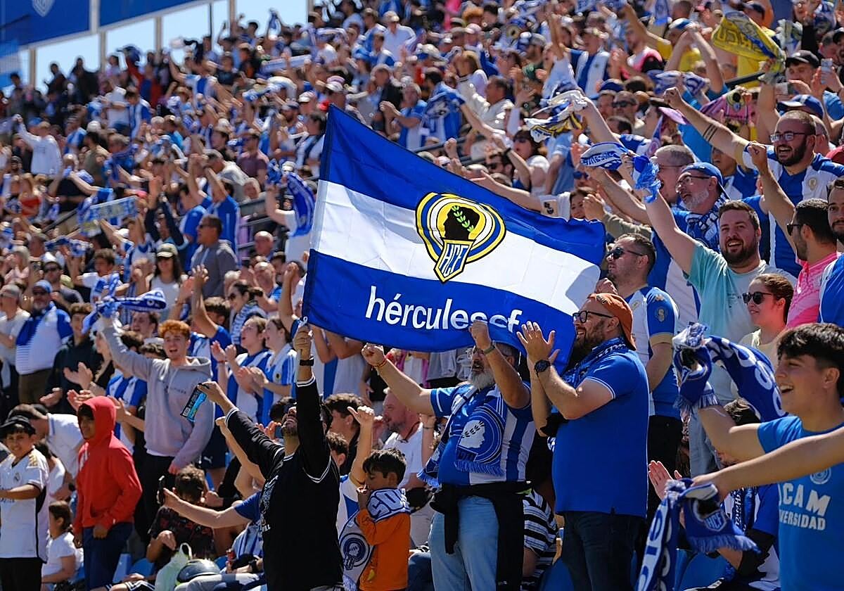 Afición del Hércules durante el ascenso a Primera RFEF.
