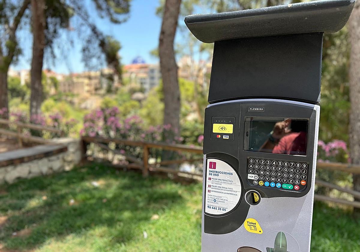 Máquina expendedora de tickets de la zona azul de Elche.
