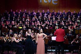 Adriana Tonda en el concierto en el Teatro Monumental de Madrid (RTVE)