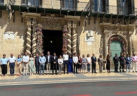Minutos de silencio en el Ayuntamiento de Alicante