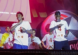 Los jugadores de la selección española, Lamine Yamal (i) y Nico Williams.