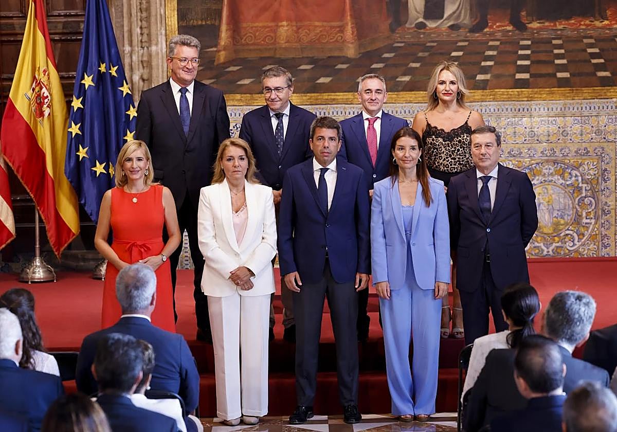 El nuevo Consell, tras la toma de posesión de sus nuevos miembros.