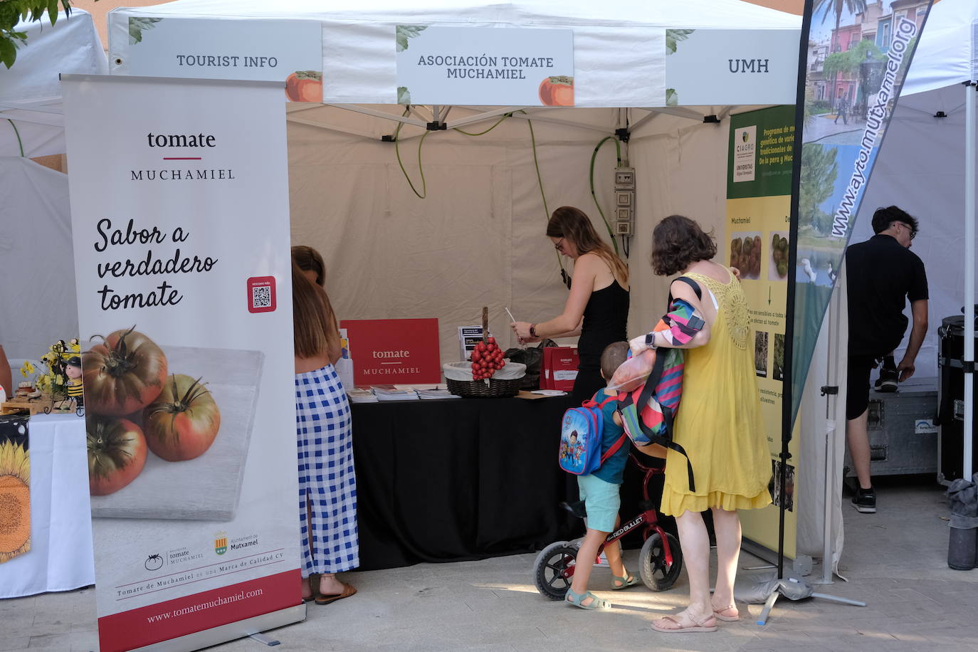 La IV Feria del Tomate de Muchamiel llena el municipio de sabor