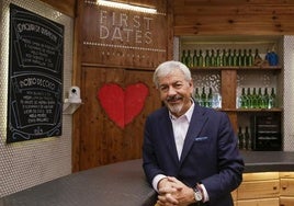 Carlos Sobera se traslada a un hotel en la provincia de Alicante este verano para presentar 'First Dates Hotel'.