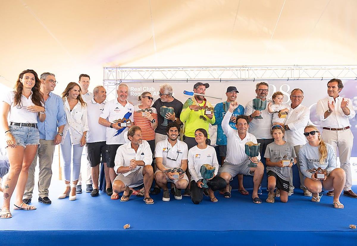 Los ganadores del 28º TabarcaVela Diputación de Alicante.