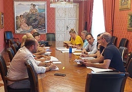 Comisión de Presidencia y Régimen Interior reunida este lunes.