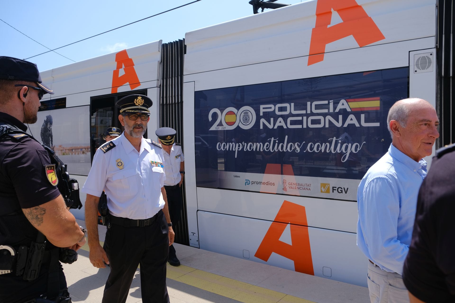 TRAM presenta en Alicante el convoy conmmemorativo del bicentenario de la Policía Nacional
