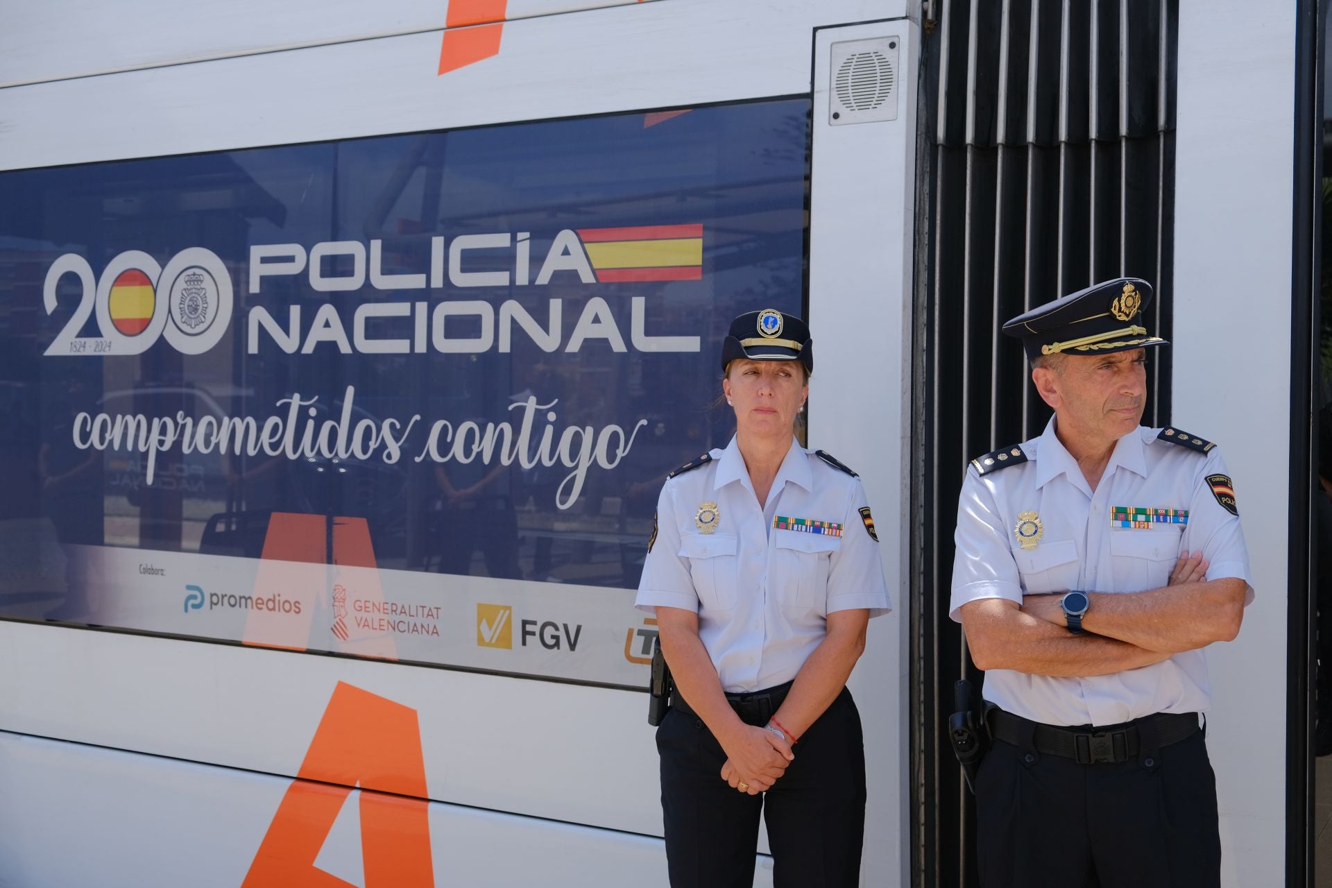 TRAM presenta en Alicante el convoy conmmemorativo del bicentenario de la Policía Nacional