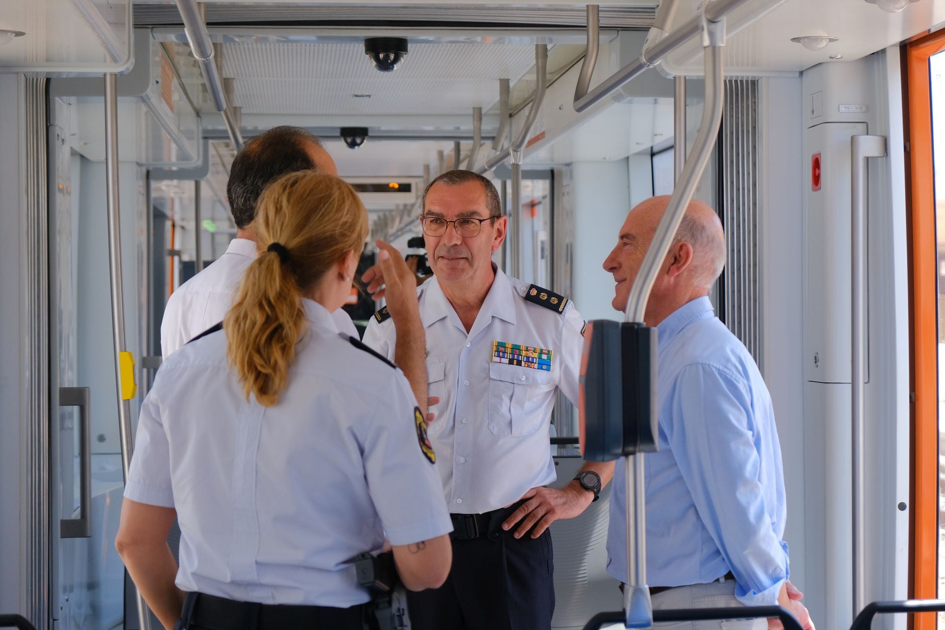 TRAM presenta en Alicante el convoy conmmemorativo del bicentenario de la Policía Nacional