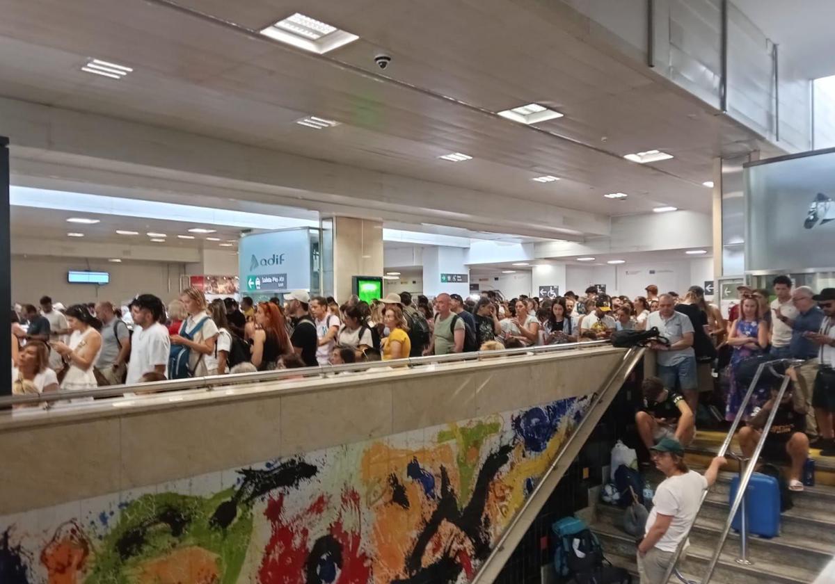 Una treintena de trenes retrasados y uno cancelado: balance del último incidente del AVE Alicante-Madrid