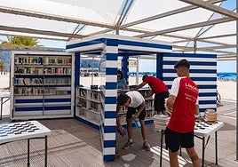 Ludoteca en una playa de Benidorm.