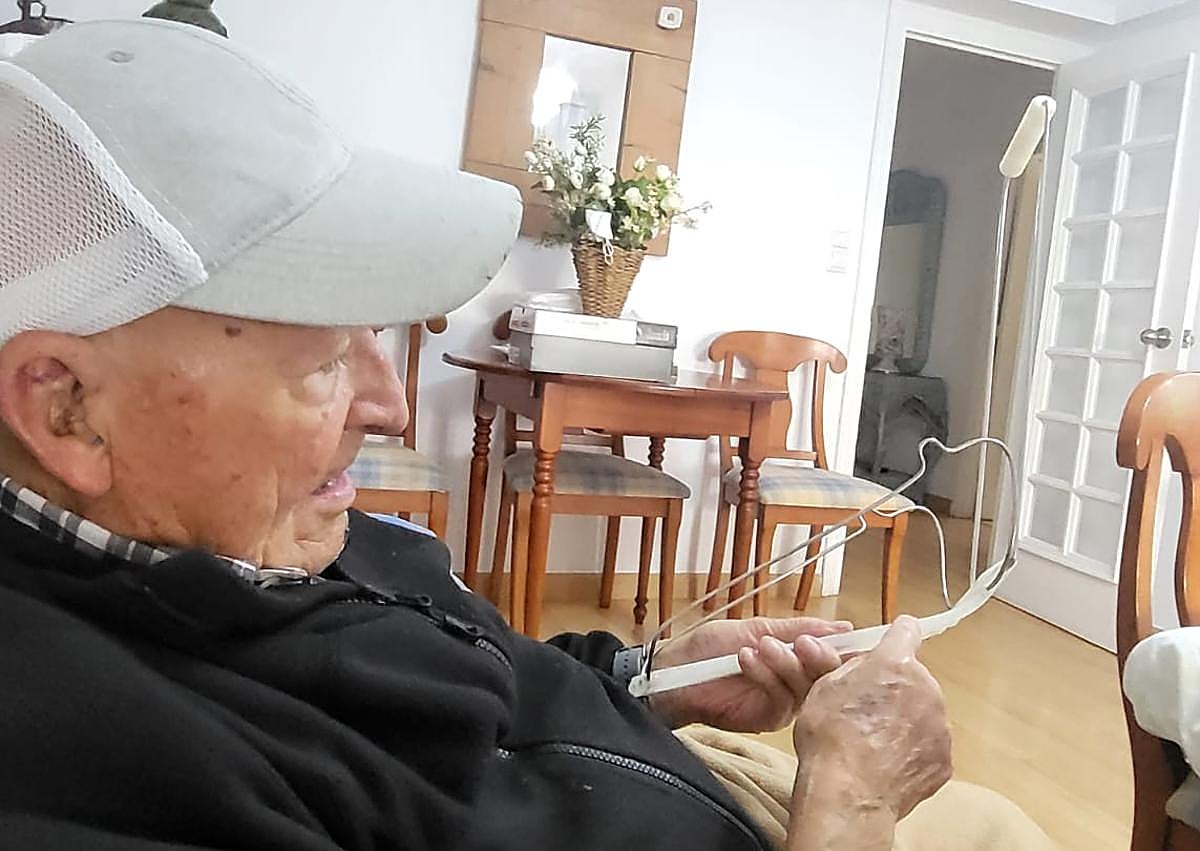 Imagen secundaria 1 - Almira no paraba quieto, fuera en casa o en el hospital siempre esta ideando.