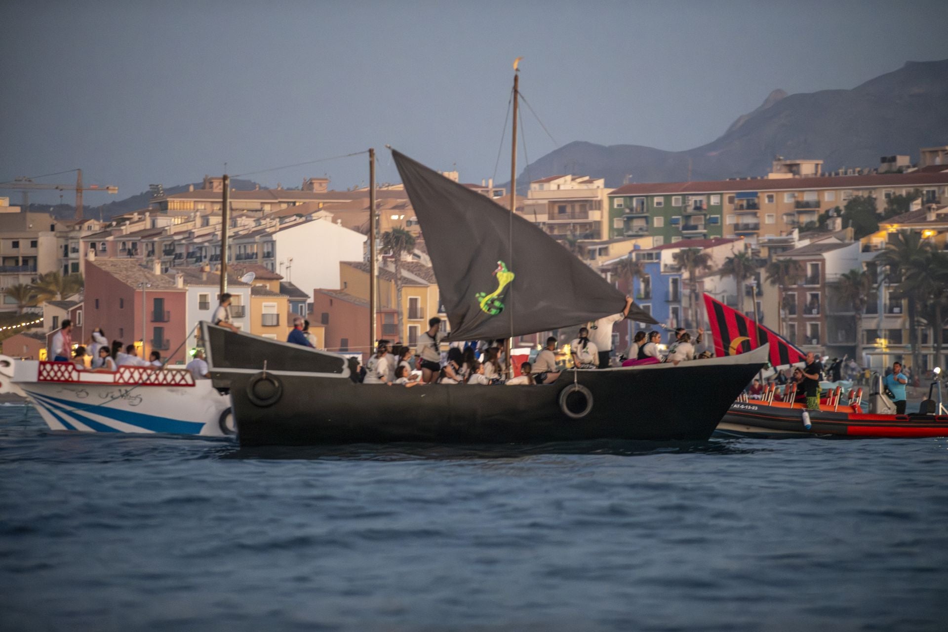 Impresionante desembarco moro en las fiestas de La Vila Joiosa