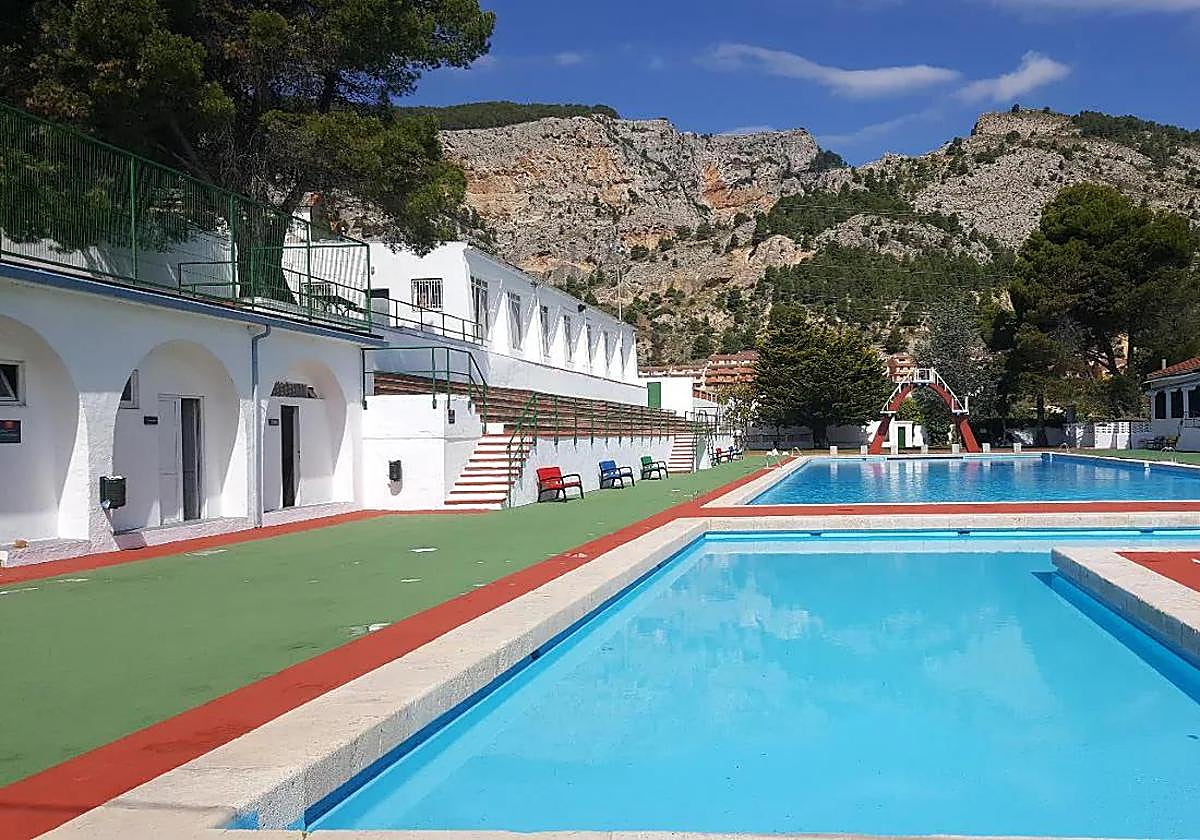 Piscina municipal José Trenzano Alós.