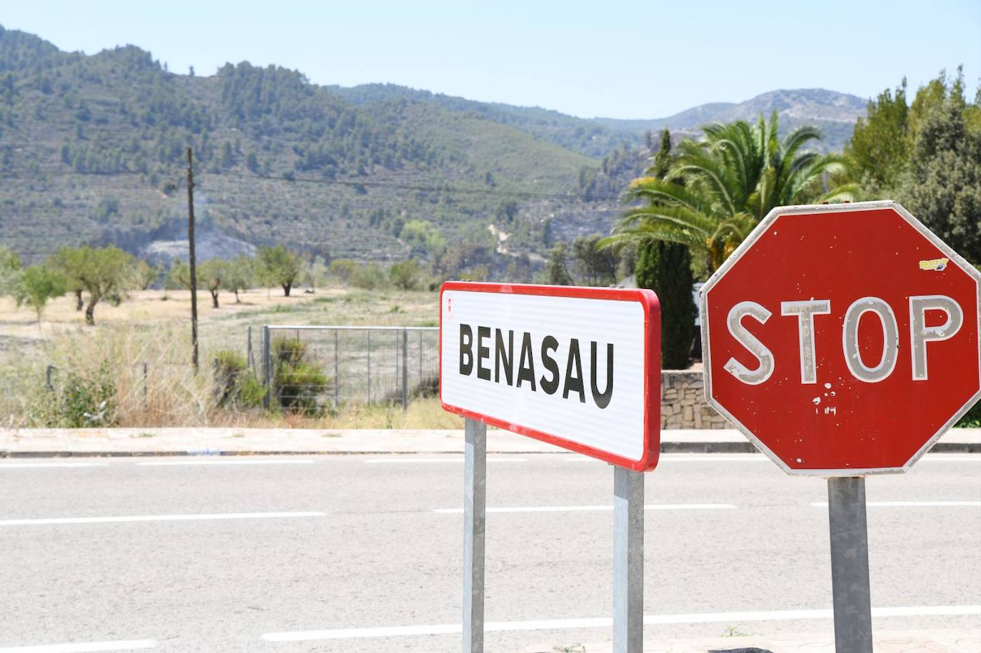 Una montaña de ceniza gris