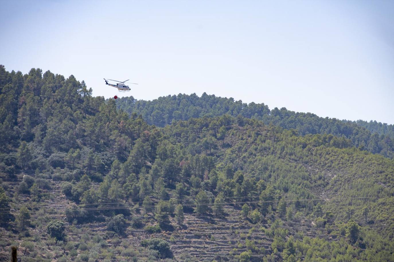 Una montaña de ceniza gris