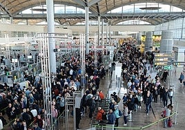 Punto de seguridad en el aeropuerto de Alicante.