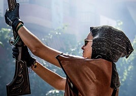 Disparo de arcabuces en fiestas de Moros y Cristianos de Mutxamel.