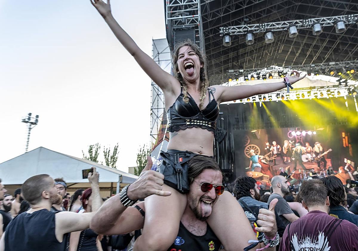 Público durante la actuación de Korpiklaani en la edición de 2023.