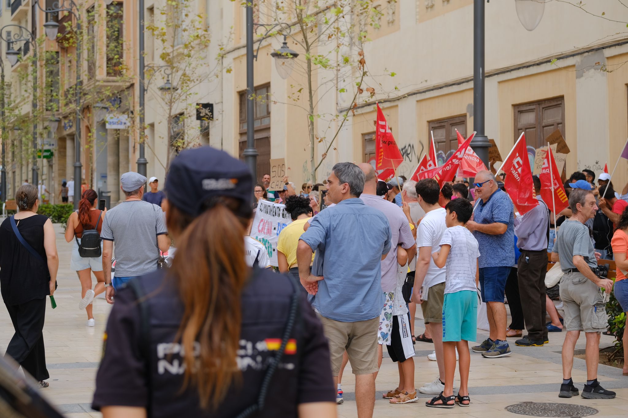 La plantilla del albergue de personas sin hogar de Alicante protesta por el nuevo pliego