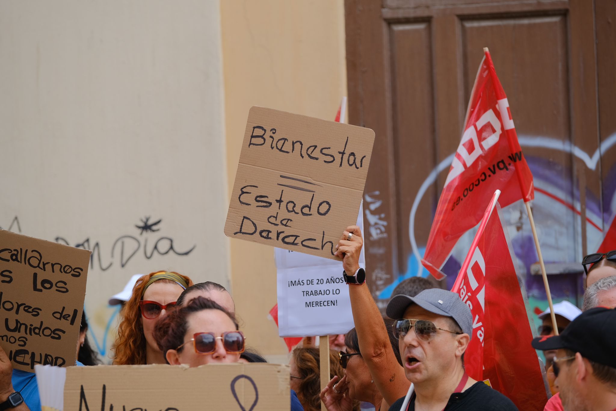 La plantilla del albergue de personas sin hogar de Alicante protesta por el nuevo pliego