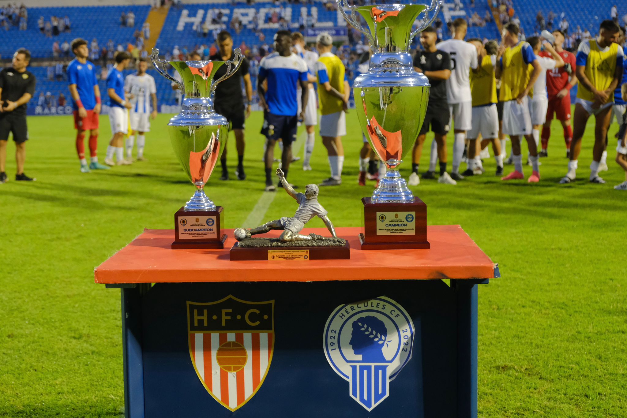 El Hércules celebra con una victoria el 50 aniversario del Rico Pérez