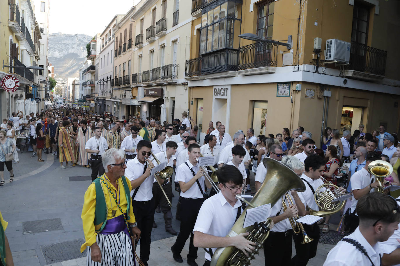 Dénia da la bienvenida a los Moros y Cristianos 2024 con el pregón