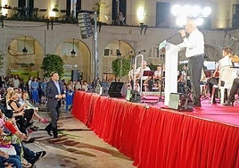 El alcalde de Alicante, Luis Barcala, en la Alborada.