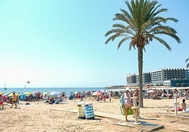 La playa del Postiguet este domingo.